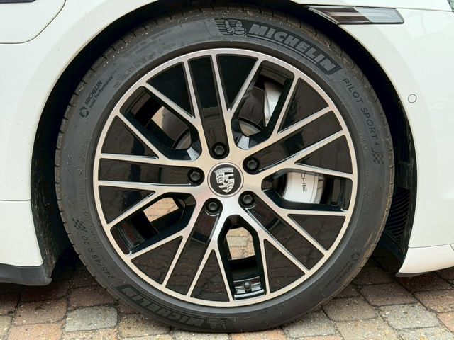 PORSCHE TAYCAN 2021 Image 31