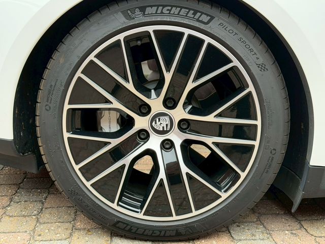 PORSCHE TAYCAN 2021 Image 31