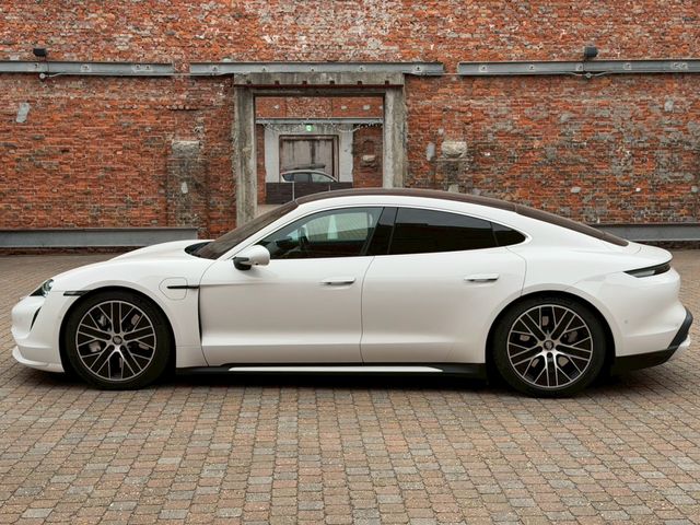 PORSCHE TAYCAN 2021 Image 31