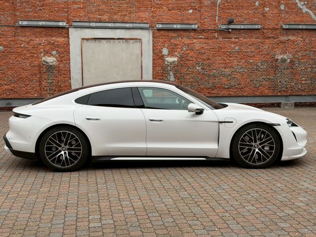 PORSCHE TAYCAN 2021 Image 31