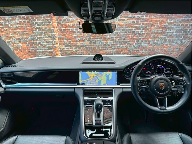PORSCHE PANAMERA 2018 Image 31