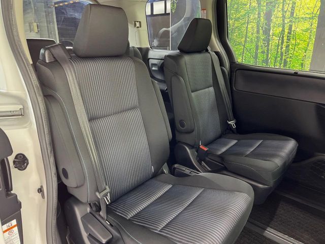 TOYOTA VOXY 2015 Image 31