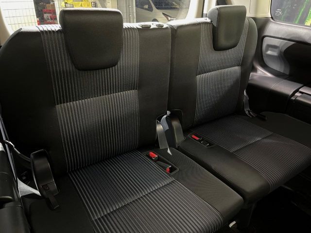 TOYOTA VOXY 2015 Image 31