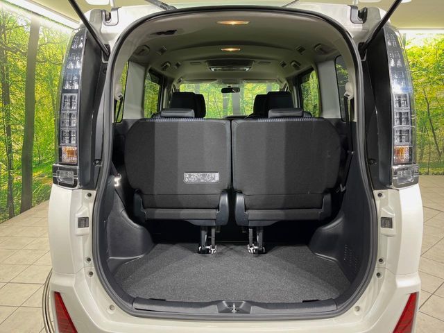 TOYOTA VOXY 2015 Image 31