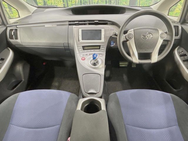 TOYOTA PRIUS 2013 Image 31