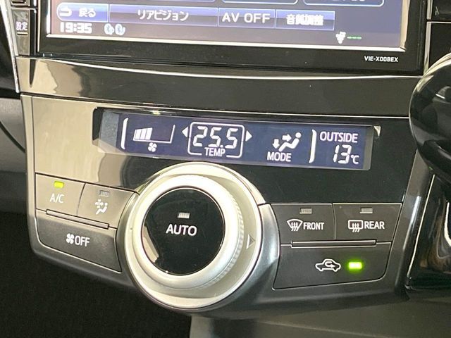 TOYOTA PRIUS ALPHA 2013 Image 31