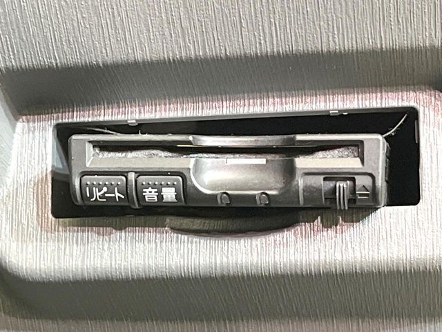 TOYOTA PRIUS ALPHA 2013 Image 31