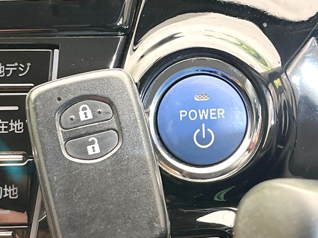 TOYOTA PRIUS ALPHA 2013 Image 31