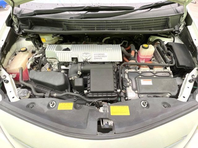 TOYOTA PRIUS ALPHA 2013 Image 31