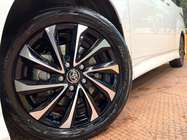 TOYOTA NOAH HYBRID 2023 Image 31