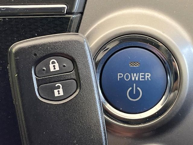 TOYOTA PRIUS ALPHA 2015 Image 31