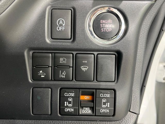 TOYOTA NOAH 4WD 2019 Image 31