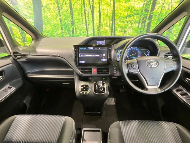 TOYOTA VOXY HYBRID 2016 Image 31
