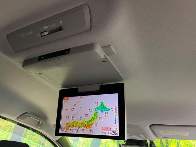 TOYOTA VOXY HYBRID 2016 Image 31