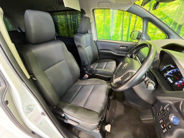 TOYOTA VOXY HYBRID 2016 Image 31