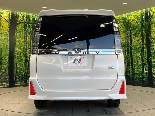 TOYOTA VOXY HYBRID 2016 Image 31