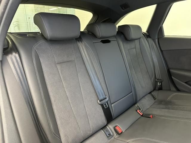 AUDI A4 AVANT 2023 Image 31