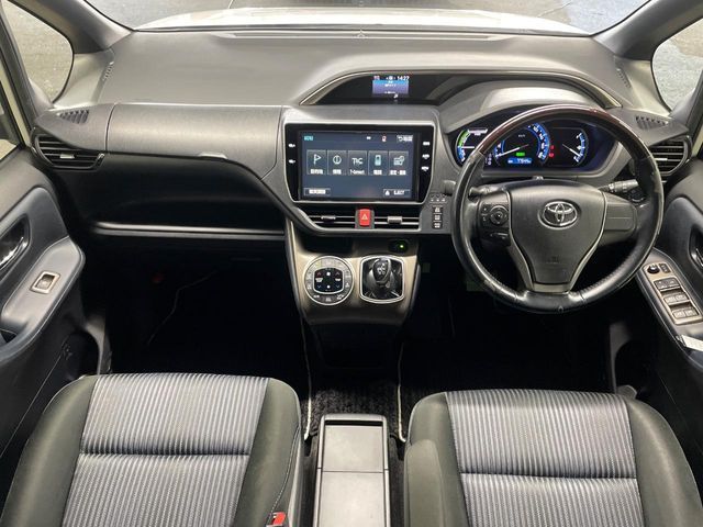 TOYOTA VOXY HYBRID 2017 Image 31