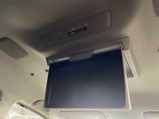 TOYOTA VOXY HYBRID 2017 Image 31