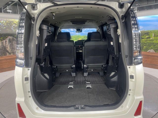 TOYOTA VOXY HYBRID 2017 Image 31