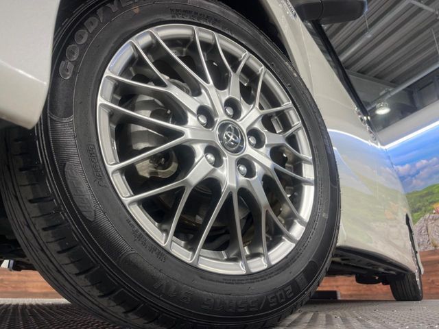 TOYOTA VOXY HYBRID 2017 Image 31