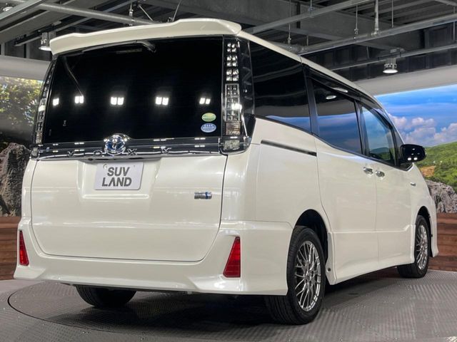 TOYOTA VOXY HYBRID 2017 Image 31