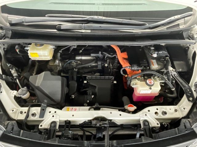 TOYOTA VOXY HYBRID 2017 Image 31