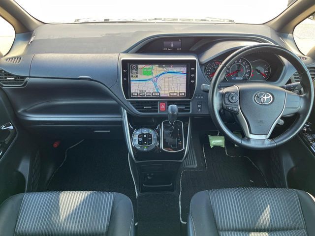 TOYOTA VOXY 2018 Image 31