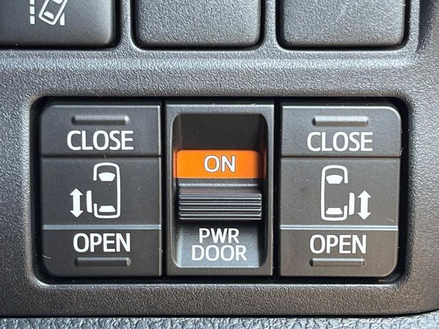 TOYOTA VOXY 2018 Image 31