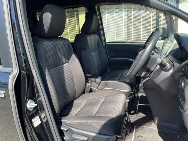 TOYOTA VOXY 2018 Image 31