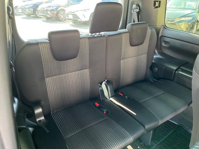 TOYOTA VOXY 2018 Image 31