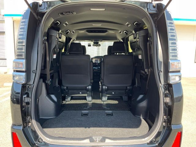 TOYOTA VOXY 2018 Image 31