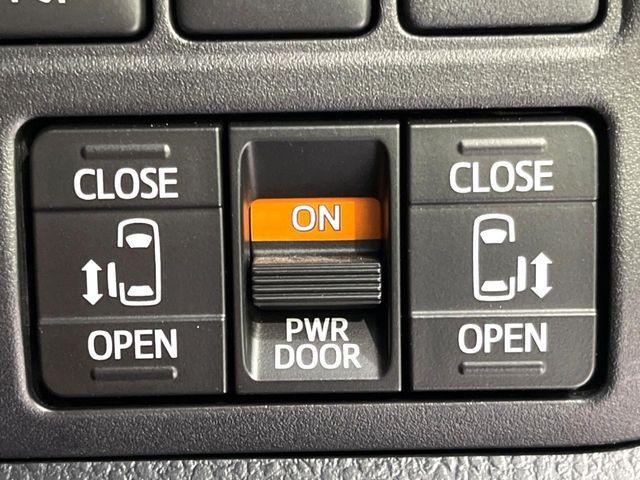 TOYOTA VOXY 4WD 2018 Image 31