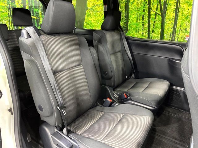 TOYOTA VOXY 4WD 2018 Image 31