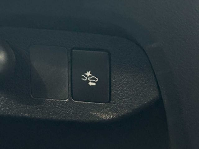 TOYOTA VITZ 2020 Image 31