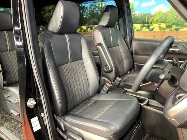 TOYOTA NOAH HYBRID 2023 Image 31