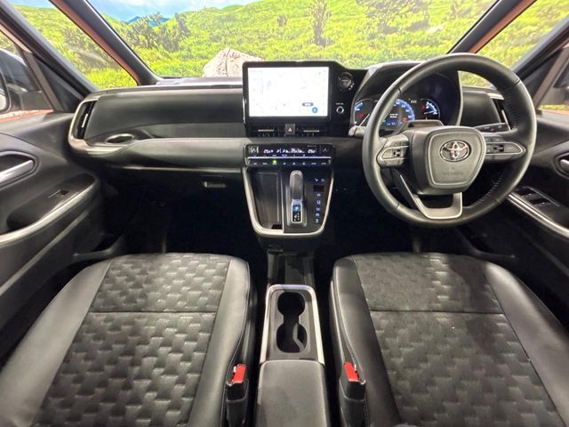 TOYOTA VOXY HYBRID 2023 Image 31