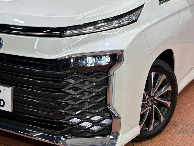 TOYOTA VOXY HYBRID 2023 Image 31