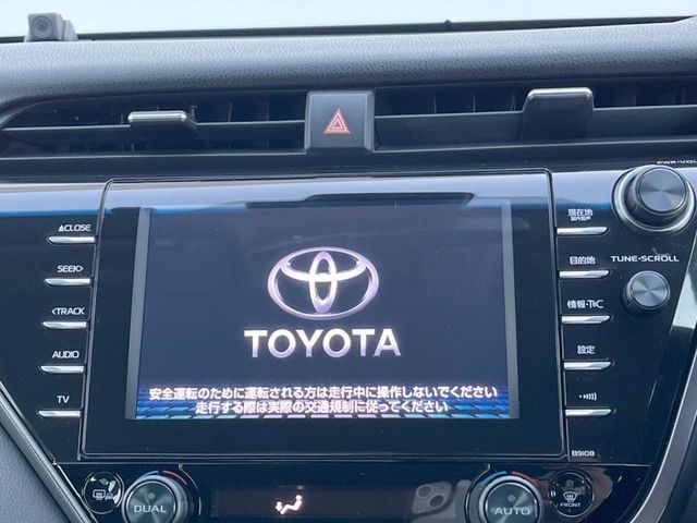TOYOTA CAMRY HYBRID 2018 Image 31