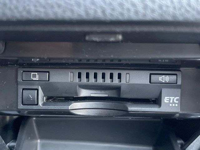 TOYOTA CAMRY HYBRID 2018 Image 31