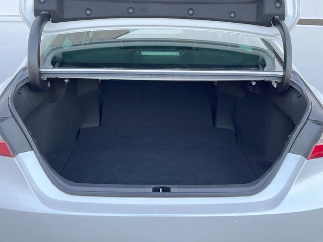 TOYOTA CAMRY HYBRID 2018 Image 31