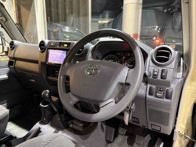 TOYOTA LANDCRUISER VAN 2015 Image 31