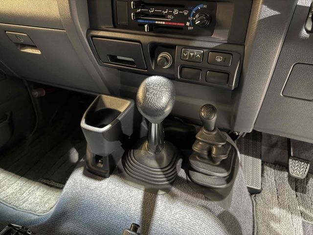 TOYOTA LANDCRUISER VAN 2015 Image 31