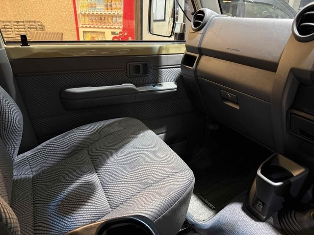 TOYOTA LANDCRUISER VAN 2015 Image 31