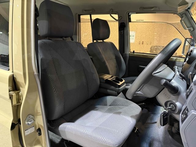 TOYOTA LANDCRUISER VAN 2015 Image 31