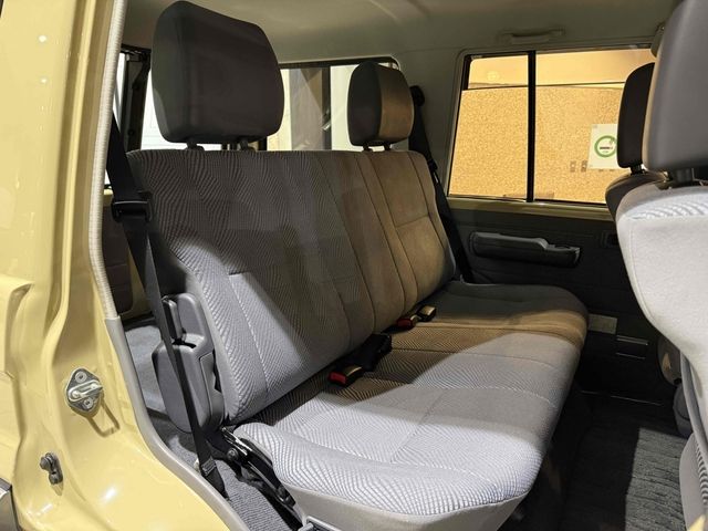 TOYOTA LANDCRUISER VAN 2015 Image 31