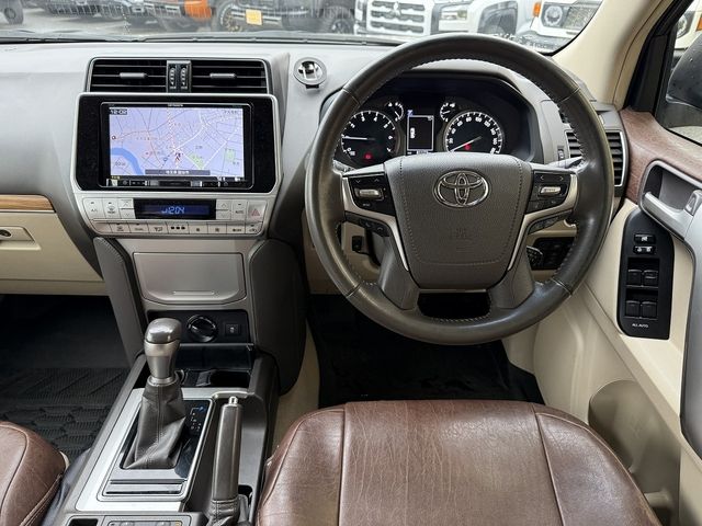 TOYOTA LANDCRUISER PRADO 2018 Image 31