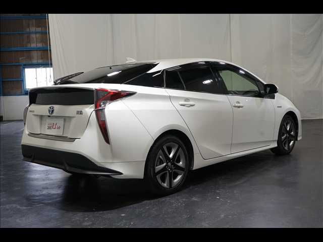 TOYOTA PRIUS 2016 Image 31