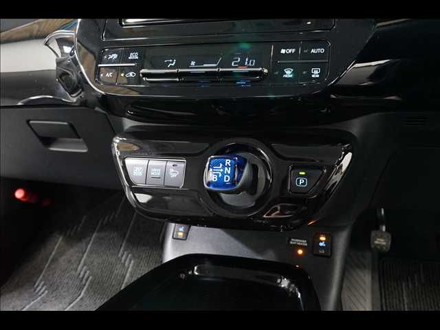 TOYOTA PRIUS 2016 Image 31