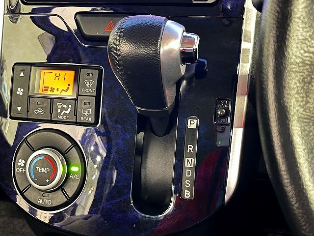 DAIHATSU TANTO CUSTOM 2017 Image 31